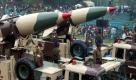  (FILES) A file photograph showing an Indian army vehicle carrying a Prithvi missile during a full dress rehearsal for the Republic Day parade in in New Delhi, India on 23 January 2004. India tested its surface-to-surface nuclear-capable Prithvi missile from a military range in the eastern state o...   Foto: dpa