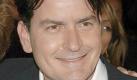 ARCHIV - Der US-Schauspieler Charlie Sheen (Archivfoto vom 21.05.2006) ist nach einem Vorfall in einem New Yorker Hotel mit der Ambulanz in ein Krankenhaus gebracht worden. Sheens Sprecher teilte dem Internetdienst «People.com» mit, dass eine «unerwünschte Arzneimittelwirkung» vorlag. Er würde am nächsten Tag wieder entlassen werden, so die Prognose. Um welche Medikamente es sich handelte, sagte der Sprecher nicht.
 Foto: dpa
