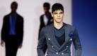 Elegante Herrenmode ist auf der Mailänder Modewoche zu sehen: Hier eine Kreation aus der Sommermoden-Kollektion 2010 von Giorgio Armani.  Foto: ap