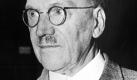 Der deutsche Chirurg Ferdinand Sauerbruch (1875-1951) war wegen seiner waghalsigen Operationen gleichermaßen bekannt und umstritten. Zu seinen besonderen Leistungen zählten zum Beispiel seine Arm- und Beinprothesen, die er in den Jahren des Ersten Weltkriegs schuf und die nach ihm Sauerbruch-Arm und Sauerbruch-Bein genannt wurden. Foto: dpa