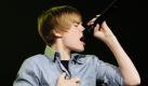 An ihm kommt keiner vorbei. Justin Bieber ist der Teenie-Star schlechthin. Beim Internetdienst Twitter sorgt er für einen beträchtlichen Teil des Traffics. Der 16-jährige Kanadier macht in letzter Zeit auch mit einer neuen Liebe von sich reden. Angeblich ist Bieber mit einem anderen Teenie-Star liiert, Disney-Star Selena Gomez (18). Foto: dpa