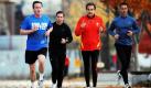 Der britische Premierminister David Cameron (links) joggt mit seinem spanischen Kollegen Jose Luis Rodriguez Zapatero (2. von rechts) am frühen Morgen durch einen Park in Seoul, bevor das Treffen der G20 in der südkoreanischen Hauptstadt weitergeht. Die 20 führenden Nationen der Welt versuchen auf dem Gipfel, eine offizielle Verlautbarung auszuarbeiten, die eine grundsätzliche Einigung über die Währungsbewertung und den Welthandels beinhalten soll. Foto: dpa