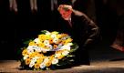 Brasiliens Präsident Luiz Inácio Lula da Silva legt einen Kranz in der Halle des Gedenkens in Jerusalem ab. Foto: dpa
