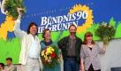 ARCHIV - Der neu gewählte geschäftsführende Vorstand auf dem Vereinigungsparteitag von Grünen und Bündnis 90 am 15.5.1993 in Leipzig (l-r): Vorstandssprecher Ludger Volmer, Vorstandssprecherin Marianne Birthler, Schatzmeister Henry Seltzer und die politische Geschäftsführerin Heide Rühle. In Leipzig fand vom 14. bis 16. Mai 1993 der Vereinigungsparteitag von Grünen und Bündnis 90 statt. Am 13.01.2010 wird die Partei 30 Jahre alt. Foto: Tim Brakemeier dpa (zu dpa-Themenpaket '30 Jahre Grüne' vom 10.01.2010) +++(c) dpa - Bildfunk+++ Foto: dpa