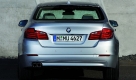 ... Probefahrten werden das allerdings erst beweisen müssen. Besonderer Beliebtheit dürfte sich der BMW 530d mit 245 PS erfreuen, der sich 6,2 Liter Diesel auf 100 Kilometern genehmigen soll. Auf Wunsch ist der 530d als besonders saubere Blue-Performance-Version mit Euro6-Einstufung zu bekommen. Foto: press-inform