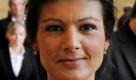 Die stellvertretende Bundesvorsitzende der Linkspartei, Sahra Wagenknecht, schwärmt für Hollywoodstar George Clooney. «Er ist ein toller Schauspieler und sieht gut aus», sagte die 42-Jährige der Frankfurter Rundschau. Clooney sei einer der Stars, «die sich immer wieder auch gesellschaftskritisch zu Wort melden». Clooneys neuen Film The Ides Of March, in dem er einen Spitzenkandidaten der US-Demokraten spielt, wolle sie sich auf jeden Fall ansehen.  Foto: dapd