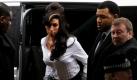 Die britische Soul-Diva Amy Winehouse kommt beim Gericht in Milton Keynes, Großbritannien, an. Ihr wird vorgeworfen, eine Theaterchefin angegriffen zu haben, nachdem sie Amy aufgefordert hatte, bei einer Aufführung ruhig zu sein. Foto: ap
