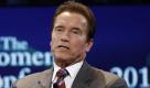 Der kalifornische Gouverneur Arnold Schwarzenegger steht Marihuana-Konsumenten tolerant gegenüber. Es kümmert doch niemanden, ob du einen Joint rauchst oder nicht, sagte der ehemalige Hollywoodstar in einer US-Talkshow. Schwarzenegger hatte einem Gesetz zugestimmt, demzufolge der Besitz von kleinen Mengen Marihuana nicht schärfer geahndet wird als ein Verkehrsdelikt. Die Legalisierung von Marihuana hatten die Kalifornier aber in einem Referendum abgelehnt. (dapd) Foto: ap