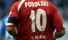 Der in Polen geborene Lukas Podolski trägt im Bundesligaspiel Trauerflor und bringt damit sein Mitgefühl für den getöteten Lech Kaczynski zum Ausdruck.
 Foto: ddp