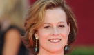 Neben vier Alien-Filmen war sie etwa in Gorillas im Nebel , in Copykill und im Columbus-Film 1492 zu sehen. 1988 wurde sie in Die Waffen der Frauen als fiese Chefin nicht nur vom Blondchen Melanie Griffith ausgetrickst. Für die Nebenrolle in diesem Film ebenso nominiert wie für die Hauptrolle in Gorillas im Nebel, verfehlte sie gleich zweimal den Oscar. Foto: dpa
