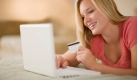 Der Computer bietet wesentlich mehr Möglichkeiten als die Speisekammer. Von Spielen bis zu Shopping-Touren im Internet gibt es auch nachts viel zu entdecken. Etwa spannende Artikel auf news.de. Foto: istockphoto