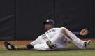 Mit letztem Einsatz fängt Carl Crawford von den Tampa Bay Rays einen Ball gegen die Oakland Athletics. Sein Baseball-Team gewann das Spiel mit 10:3. Foto: ap
