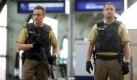 ...verschärften ihre Sicherheitsvorkehrungen drastisch. Massenveranstaltungen wie das Münchner Oktoberfest oder die Feste zum Tag der Deutschen Einheit wurden ebenso scharf überwacht wie Bahnhöfe, auf denen... Foto: dpa