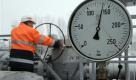 ARCHIV - Ein Mitarbeiter dreht hinter einenem Manometer am Donnerstag, 8.Januar 2009, in Gronau ein Ventil einer Gaspipeline in einer Kavernengasspeicheranlage der Firma EON Ruhrgas. Der Gasstreit zwischen Russland und der Ukraine fuehrt zu Einschraenkungen der Gazprom-Lieferungen an Deutschland und weitere EU-Laender. (AP Photo/Frank Augstein) --- FILE - A worker moves a valve of a gas pipeline in a gasholder plant in Gronau, western Germany, near the Dutch border on Thursday , Jan. 8,2009. (AP Photo/Frank Augstein) Foto: ap