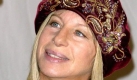 Ihr leichter Silberblick und ihre große Nase sind ihre Markenzeichen. Barbara Streisand ist eine der letzten Diven Hollywoods und ein Multitalent: Nicht nur als Sängerin, sondern auch als Schauspielerin, Regisseurin und Produzentin ist sie seit fast einem halben Jahrhundert erfolgreich. Foto: dpa
