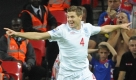 Die Ehre von Steven Gerrard und seinen Teamkollegen ist zumindest teilweise wiederhergestellt. Nach der verpassten Qualifikation für die EM 2008 ist England in Südafrika wieder dabei. Auch für die Insulaner ist es die 13. WM-Teilnahme, vom Titel wie 1966 im eigenen Land ist die Mannschaft aber weit entfernt. Foto: dpa