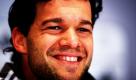 Der verletzte Kapitän Michael Ballack sieht die deutsche Mannschaft vor der Fußball-WM in Südafrika in einer brutalen Ausgangssituation. Er hat aber weiter Hoffnung auf ein erfolgreiches Turnier. Deutschland ist eine Nation, die gewinnen muss, erklärte Ballack im Magazin Stern und verglich die deutschen Olympia-Starter mit dem DFB-Team. Du hast dich unwahrscheinlich quälen müssen, um überhaupt dahinzugelangen, aber jetzt beginnt erst die richtige Qual. Denn du bekommst erst Respekt, wenn du gewinnst. Foto: dpa