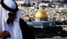 Ein Palästinenser steht vor dem Panorama von Jerusalem. Europäische Außenminister haben darüber diskutiert, dass Jerusalem die Hauptstadt von Israel als auch von einem zukünftigen palästinensischen Staat sein könnte. Israel hat diesen Vorschlag abgelehnt und beansprucht den östlichen Teil der Stadt weiterhin. Foto: ap