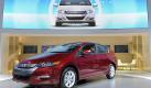 Der vierte Platz ging an Hondas Insight Hybrid. Besonderes Feature des Öko-Autos: Fährt der Besitzer besonders sparsam, dann wächst ein grünes Pflänzchen im Display. Foto: dpa