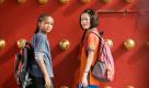 An seine neue Heimat China muss sich Dre (Jaden Smith) noch gewöhnen. Die kleine Geigerin Mei Ying (Han Wen Wen) versüßt ihm den Kulturschock. Karate Kid ist ein Remake des Klassikers von 1984, der einen weltweiten Kampfsport-Boom auslöste. Foto: Sony