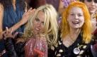 Vom Busenwunder zum Punkrock-Model: Pam Anderson trägt, was Vivienne Westwood sich für den kommenden Winter ausgedacht hat.
 Foto: dpa