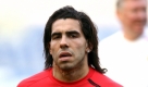 Er sieht aus wie der Sänger der Red Hot Chili Peppers, Anthony Kiedis, hört aber auf den Namen Carlos Tevez, ist argentinischer Nationalstürmer und wechselte vor dieser Saison von Manchhester United zum Stadtrivalen Manchester City. Foto: news.de/dpa