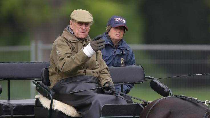 Auch mit 98 Jahren nimmt Prinz Philip die Zügel in die Hand und lenkt eigenhändig Pferdekutschen.