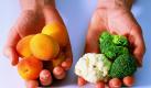 Oder mindestens fünfmal am Tag Obst oder Gemüse essen - so lautet die Empfehlung. Übrigens:Eine Portion enstpricht einer Handvoll. Foto: news.de