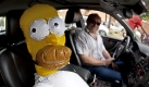 Taxifahrer Thomas hat in Berlin einen speziellen Gast auf seinem Beifahrersitz. Foto: dpa