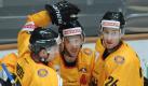Michael Wolf (l) und Andre Rankel (r) bejubeln das 1:0 von Kai Hospelt gegen die USA. Foto: Andreas Gebert Foto: dpa
