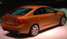 Neues Design und frischer Schwung - mit jeder Menge Sicherheit an Bord: Volvo S 60 auf dem Genfer Salon 2010. Foto: press-inform