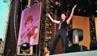 Sie ist die beliebteste Kanadierin in den USA:Shania Twain. Mit ihrer Mischung aus Country und Pop hat sie bisher weltweit rund 65 Millionen Alben verkauft, mehr als zwei Drittel davon in den USA. Das 1997 erschienene Come On Over ist die bestverkaufte Platte von einer Frau aller Zeiten. In ihrer Heimatstadt Timmins in Ontario wurde eine Straße nach Shania Twain benannt - obwohl die Sängerin heute in der Schweiz und in Neuseeland lebt. Foto: Universal Music