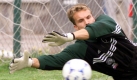 Ersatztorwart Robert Enke fängt im Training der Fußball-Nationalmannschaft am Montag morgen (26.07.1999) in Guadalajara einen Ball. Die DFB-Auswahl bereitet sich auf das zweite Spiel gegen Neuseeland am Mittwoch (28.07.1999) beim FIFA-Confederations-Cup in Mexiko vor. dpa (Digitale Fotografie) Foto: dpa