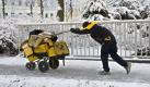 Briefdienste: Für die etwa 167.000 Mitarbeiter wurden Mindestlöhne zwischen 8,00 Euro (Sonstige Tätigkeiten/Ost) und 9,80 Euro (Briefzusteller im Westen) vereinbart. Foto: dpa