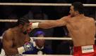 Geschickt abgeduckt: David Haye war zwar schnell auf den Beinen, forderte Klitschko allerdings nicht wirklich. Foto: dapd