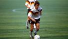 Sein früherer Teamkollege Pierre Littbarski, einer der besten deutschen Fußballer überhaupt, ... Foto: imago