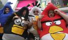 Rugby-Fans haben sich während des Hong Kong Sevens Rugby Union Tournament als schräge Vögel verkleidet . Das Turnier im 7er-Rugby findet noch bis zum 27. März statt. Foto: dpa