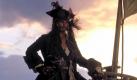 Der Disney-Konzern hat das derzeit wichtigste Projekt seines Kassenmagneten Johnny Depp (48) gestoppt. Der Film The Lone Ranger, die Adaption eines Fernsehklassikers aus den 50ern, werde nun doch nicht gedreht, meldet die Los Angeles Times. Disney, jüngst auf drastischen Sparkurs gegangen, hat offenbar wegen der Kosten die Notbremse gezogen. Ursprünglich hatte der Western 250 Millionen Dollar (175 Millionen Euro) kosten sollen. Disney stoppt das Projekt jetzt nach fast zehn Jahren Vorbereitung, obwohl Depp sich - abgesehen vom Durchhänger The Tourist von Florian Henckel von Donnersmarck - als sichere Investition erwiesen hat. Die beiden letzten Disney-Abenteuer mit Depp, Pirates of the Caribbean - Fremde Gezeiten und Alice im Wunderland, spielten jeweils mehr als eine Milliarde Dollar ein. Foto: dpa