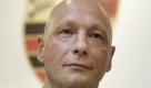 Zwei Augen voller Hoffnung: Porsche-Betriebsratschef Uwe Hck glaubt bis zuletzt an seinen Arbeitgeber. Er wrde am liebsten auf die Hilfe von VW verzichten und will, dass Porsche weiterhin allein durch die Krise fhrt. Foto: dpa