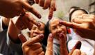 Philippinische Nonnen zeigen ihre Finger, die mit Tinte eingefärbt wurden, nachdem die Frauen ihre Stimmen zur Präsidentenwahl abgegeben haben. Mehr als 50 Millionen Filipinos sind als Wähler registriert. Wie bereits bei der letzten Wahl vor sechs Jahren gibt es auch dieses Mal Auseinandersetzungen vor den Wahllokalen. Foto: dpa