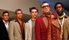 Die US-Komödie Frankie und seine Spießgesellen (1960) stand Pate für George Clooneys (links) späteren Coup in Ocean's Eleven (2001). Gemeinsam mit (von links) Matt Damon, Brad Pitt, Elliott Gould und Don Cheadle will er in dem erfolgreichen Remake den Tresor eines Casinohotels in Las Vegas ausrauben. Foto: ddp images