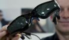 3D-Technologie ist ebenfalls einTrend der diesjährigen Cebit. 3D-Brillen werden dabei gleich von mehreren Herstellern präsentiert:Nvidia zeigt die 3D Vision-Shutterbrille und Carl Zeiss die Cinemizer Plus (hier im Bild). Foto: Jens Schlueter/ddp