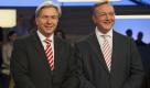 Frank Henkel (CDU, rechts) und Klaus Wowereit (SPD) könnten eine rot-schwarze Koalition in Berlin bilden. Foto: dapd