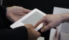 In this May 25, 2010 photograph, an Amazon.com Inc. Kindle e-reader is shown at the annual Amazon.com Shareholders Meeting in Seattle. Office supply retailer Staples Inc. will start selling Amazon.com's Kindle electronic-book reader this fall.(AP Photo/Ted S. Warren) Foto: ap