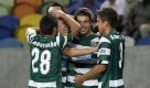 Die Spieler von Sporting Lissabon lachen und feiern: Adrien Silva hatte sie in Führung gebracht, allerdings mit einem abgefälschten Fernschuss, den Herthas Keeper Burchert nicht halten konnte. Die Portugiesen wussten, dass sie Glück hatten. Foto: dpa