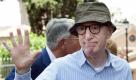 Woody Allen liest keine Kritiken über seine Filme. Ich lese grundsätzlich nicht, was über mich geschrieben wird, sagte der amerikanische Regisseur in einem Interview der Berliner Morgenpost. Er mache seine Filme und schaue sich keinen davon an. Auch seine beiden Töchter hätten noch nie einen seiner Filme gesehen, seine Frau nur einen Teil davon. Und sie ist ein harter Kritiker. Eigentlich mag sie die meisten nicht, sagte der Oscar-Preisträger. Das störe ihn aber nicht, denn die Zahl meiner Filme, die ich mag, ist noch geringer. Foto: dapd