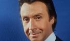 1926 - 2011
 
Er war einer der größten Unterhaltungskünstler, die das deutsche Fernsehen je hervorgebracht hat: Peter Alexander. In seinen letzten Lebensjahren hatte er schlimme Schicksalsschläge einzustecken. 2003 starb seine Ehefrau Hildegard. 2009 verunglückte seine Tochter Susanne bei einem Autounfall auf der thailändischen Urlaubsinsel Ko Samui. Am 12. Februar 2011 verstarb Peter Alexander. Foto: dpa