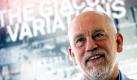 John Malkovich ist in den Augen so mancher Operngänger vielleicht nicht die erste Wahl für den berüchtigten Frauenhelden Giacomo Casanova. Für den österreichischen Regisseur Michael Sturminger jedoch gibt es keine bessere Option. Gemeinsam stellten die beiden in Wien The Giacomo Variations vor, eine Mischung aus Oper und Theaterstück, in der Malkovich vom 5. bis 9. Januar 2011 in die Rolle des gealterten Casanova schlüpfen wird. Zu sehen ist die Darbietung im Wiener Ronacher. Foto: dpa