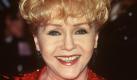 Debbie Reynolds versteigert Hollywood-Kollektion
Vorspann:	
Text:	
Los Angeles (dpa) - Debbie Reynolds (79) trennt sich von ihrer Sammlung von über 5000 Filmkostümen und anderen Hollywood- Erinnerungsstücken. 

Jahrzehntelang war Hollywoods blonder Filmstar und Kassenmagnet der 50er Jahre im Besitz von Stücken wie Charlie Chaplins schwarzem Hut, Marilyn Monroes hochfliegendem Rock und Richard Burtons «Cleopatra»-Kostümen. Wie die «Los Angeles Times» berichtete, wird ein Teil der Kollektion an diesem Wochenende, ein weiterer Teil im Dezember in Beverly Hills versteigert.

«Ich habe die Nase voll. Ich muss jetzt damit Schluss machen», sagte die Schauspielerin und Sängerin der Zeitung. Über die Jahre haben sie viele Millionen Dollar in die Sammlung gesteckt, sei aber damit gescheitert, sie in einem Museum unterzubringen.

Reynolds, die 1952 an der Seite von Gene Kelly in dem Filmmusical «Singin' in the Rain» berühmt wurde, stellte die Sammlung einst in ihrem eigenen Hotel und Kasino in Las Vegas aus, doch wegen Zahlungsschwierigkeiten musste das Unternehmen 1997 geschlossen werden. Auch die Pläne für die Eröffnung eines Museums in Hollywood scheiterten.

Die für diesen Samstag geplante Versteigerung von rund 600 Stücken könnte nach Schätzung des Auktionshauses «Profiles in History» vier bis sechs Millionen Dollar einbringen. Dies sei eine «einzigartige» Sammlung, sagte Joseph Maddalena, Chef des Auktionshauses.

Auktionshaus Foto: dpa