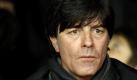 Joachim Löw schaut sich das Derby zwischen Galatasaray und Fenerbahce Istanbul an. Foto: dpa